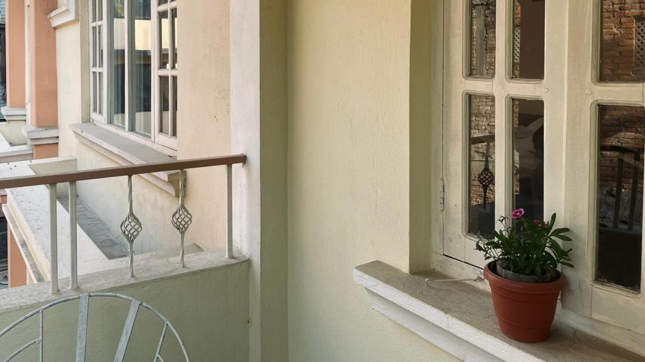 Rooftop Studio And 2Bhk Apartments In Kathmandu'S Most Happening Place エクステリア 写真
